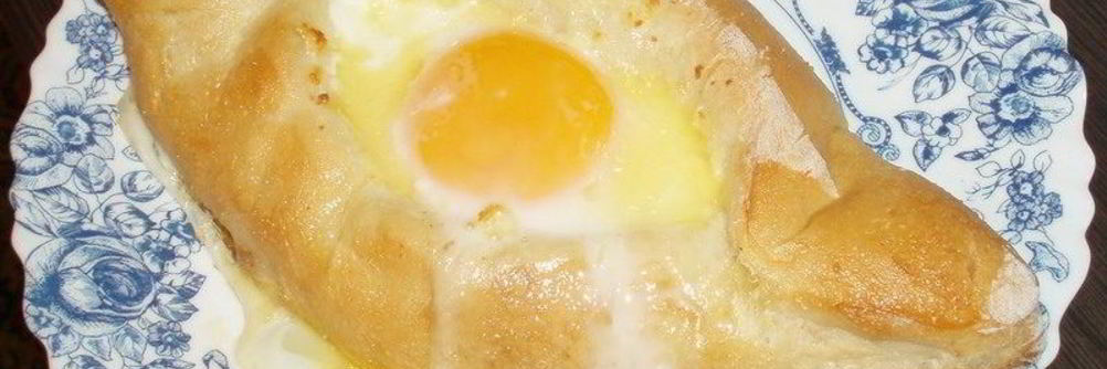 Хачапури с яйцом и сыром