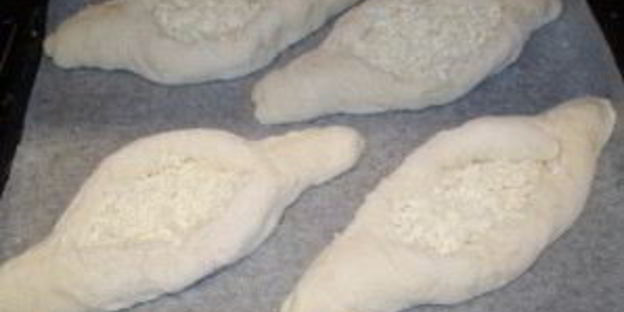 хачапури с яйцом и сыром