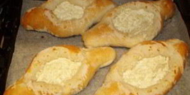 хачапури с яйцом и сыром