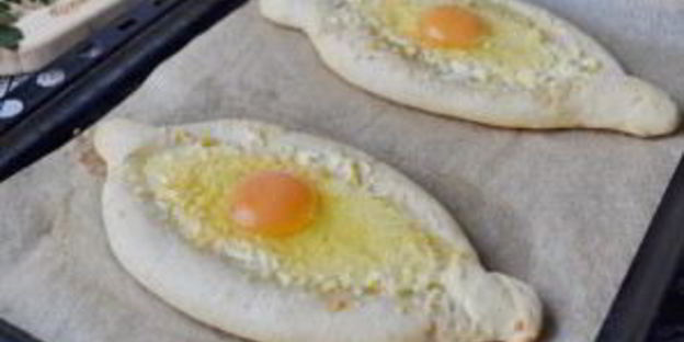 классический хачапури по-аджарски