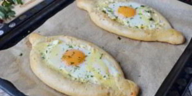 классический хачапури по-аджарски