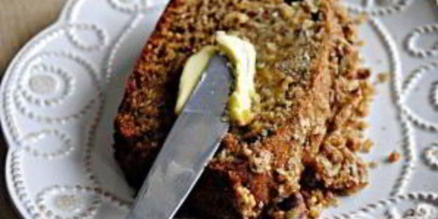 банановый хлеб с корицей и орехами