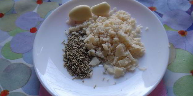 белый хлеб с пармезаном шестое чувство