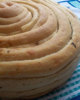 Чесночный хлеб с базиликом и черным перцем