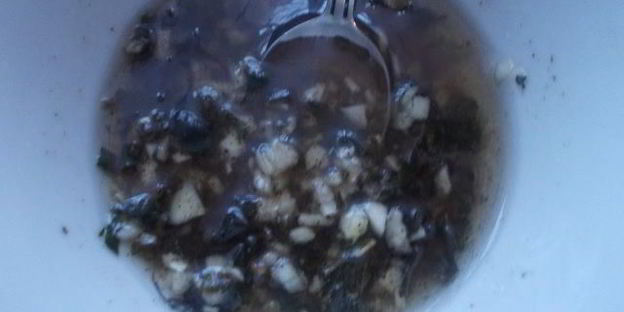 чесночный хлеб с базиликом и черным перцем