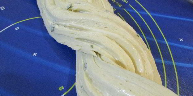 чесночный хлеб с шалфеем