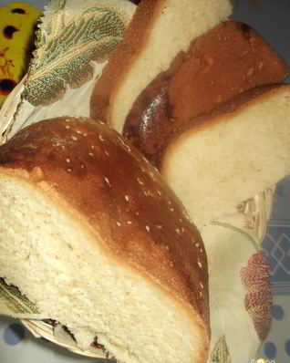 Хлеб белый на кефире с кунжутом