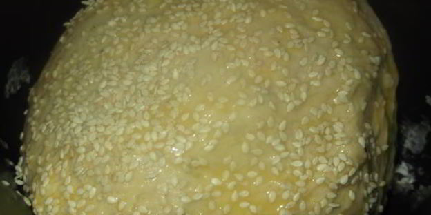 хлеб белый на кефире с кунжутом