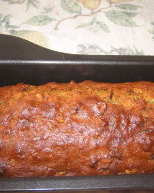 Хлеб с финиками и орехами