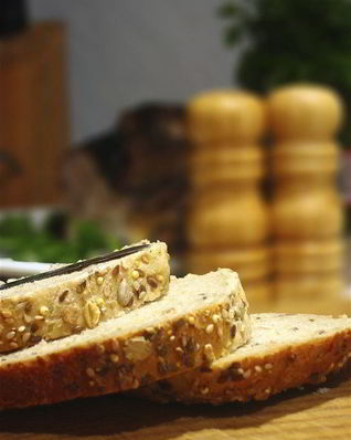 Хлеб с курагой и овсяными хлопьями