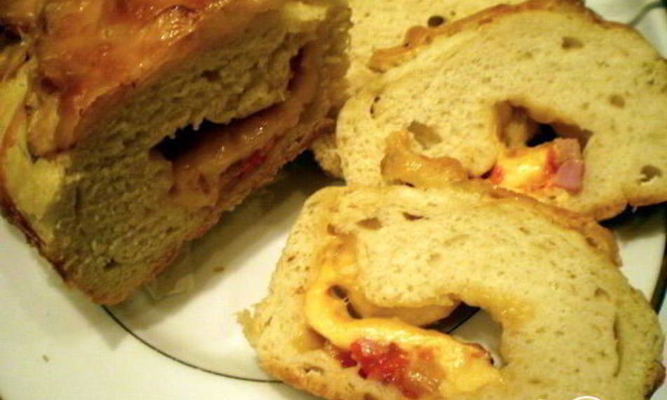 Рецепт хлеба с начинкой из бекона и перца