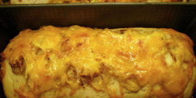 хлеб с начинкой из бекона и перца