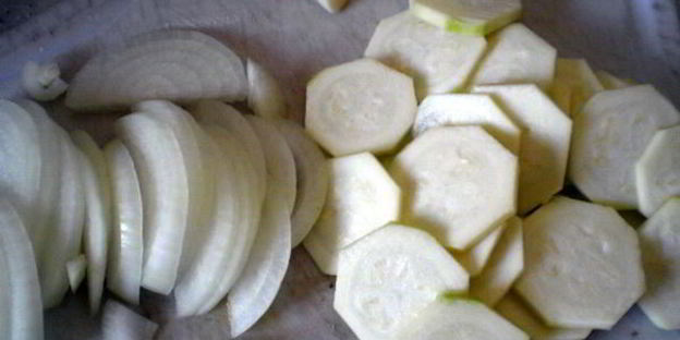 хлеб с начинкой из бекона и перца