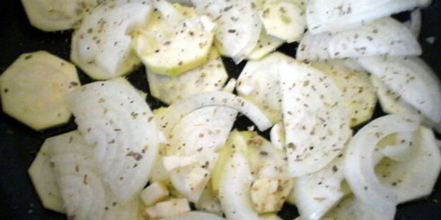 хлеб с начинкой из бекона и перца