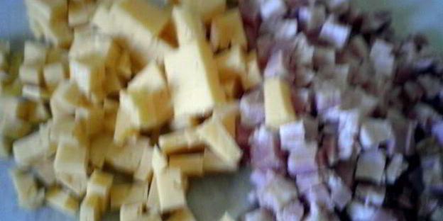 хлеб с начинкой из бекона и перца