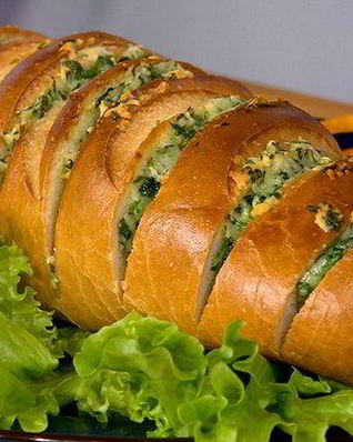 Хрустящий батон с сыром и чесноком в духовке