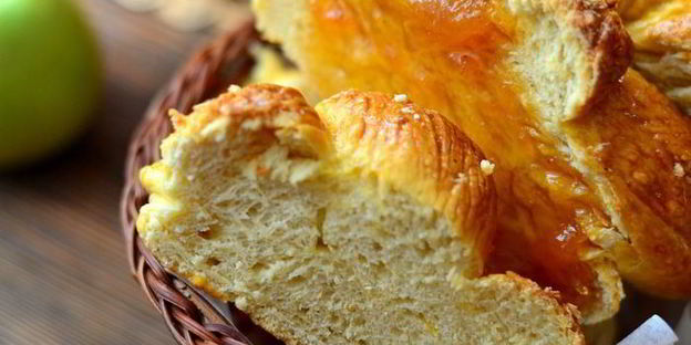 пасхальный плетеный сладкий хлеб шесть волокон