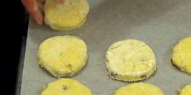 сконы с апельсиновой цедрой и изюмом