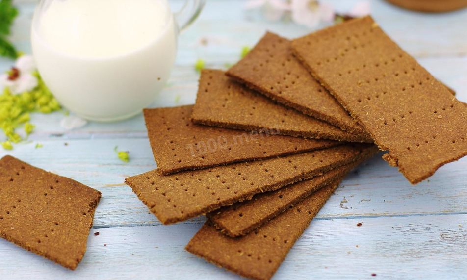 Рецепт тонких ржаных хлебцев с отрубями и льняной мукой