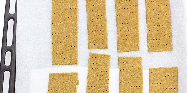 тонкие ржаные хлебцы с отрубями и льняной мукой