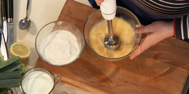 хворост из трески и семги с огуречной райтой