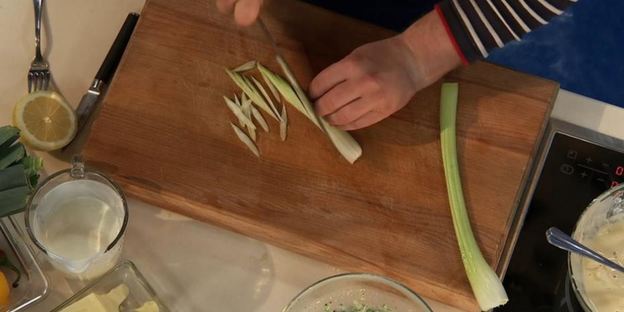 хворост из трески и семги с огуречной райтой