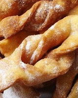 Хворост с сахарной пудрой