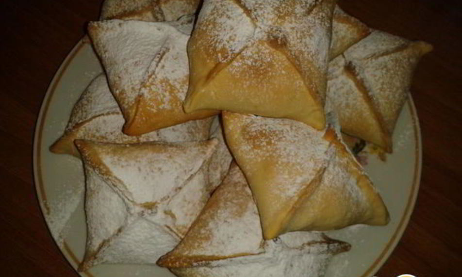 Рецепт конвертиков иза слоеного тест с яблоками