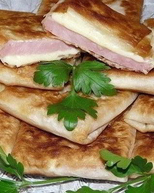 Армянский лаваш с начинкой из ветчины и сыра