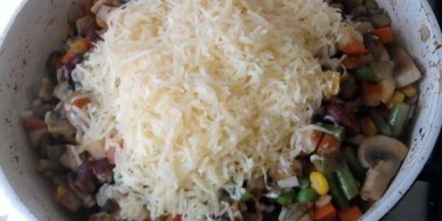 фаршированный овощами лаваш в духовке