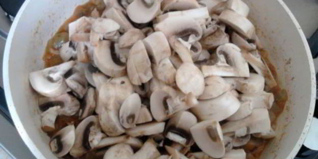 фаршированный овощами лаваш в духовке