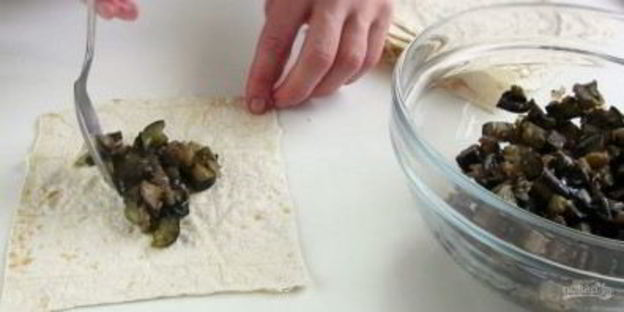 хрустящие конвертики из лаваша с начинкой