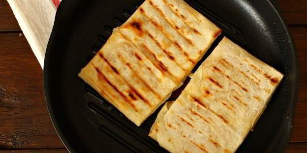 конвертики из лаваша с сыром и ветчиной