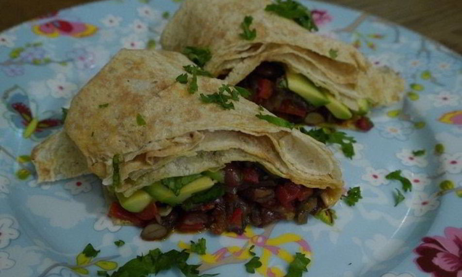 Рецепт лаваша с ароматной фасолью и авокадо