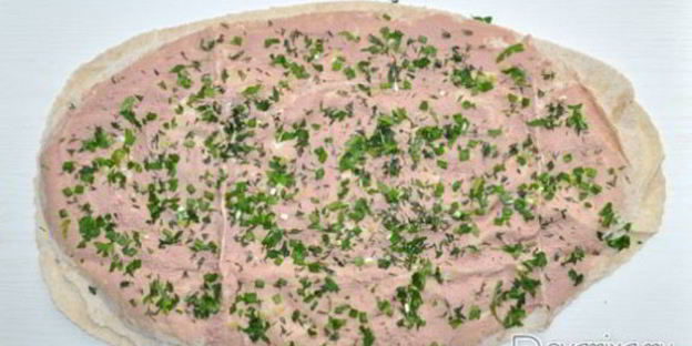 лаваш с мясопродуктами и огурцами