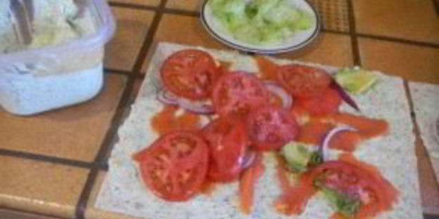 лаваш с семгой и огурцом