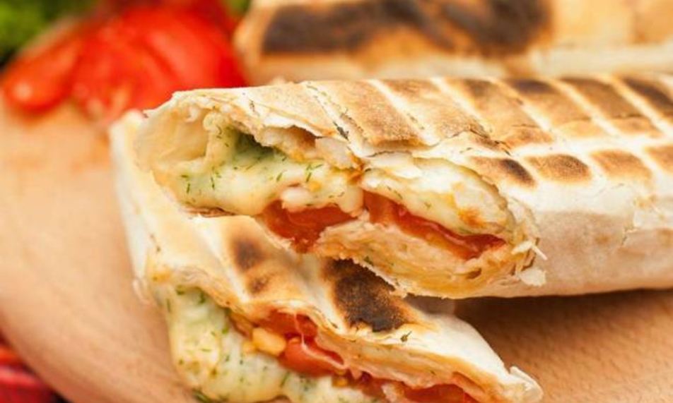 Рецепт лаваша с сыром и помидорами на гриле