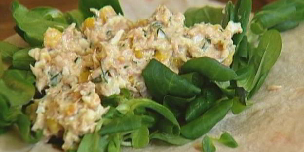 лаваш с тунцом, яйцом и сладкой кукурузой