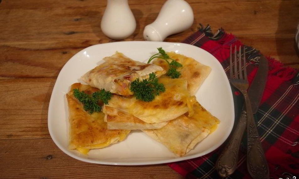 Рецепт лаваша с ветчиной и твердым сыром