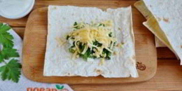 лаваш с яйцом и шпинатом