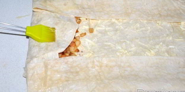 рулет с яблоками из лаваша