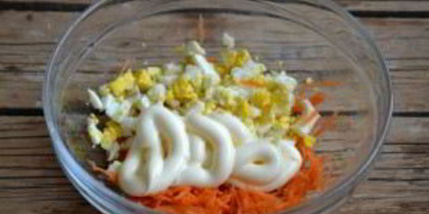 рулетики из лаваша с корейской морковкой