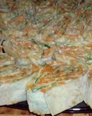 Рулетики из лаваша с ветчиной, зеленью и сыром