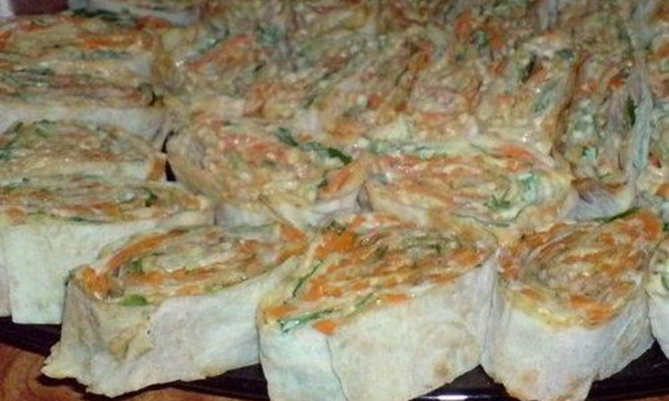 Рецепт рулетиков из лаваша с ветчиной, зеленью и сыром