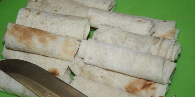 рулеты из лаваша с полутвердым сыром три ингредиента — отличный результат