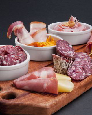 Рулеты с колбасой и сыром в тесте и в лаваше