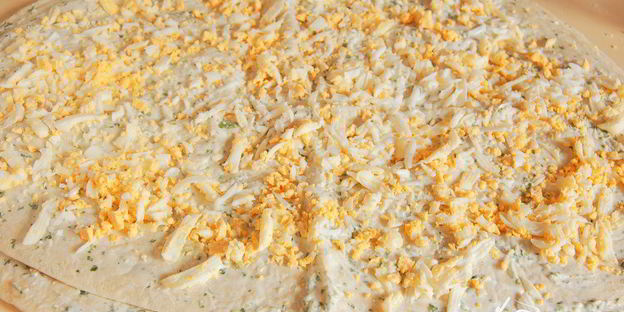 рыбка в лаваше с сыром, чесноком и зеленью