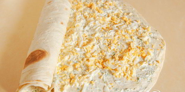 рыбка в лаваше с сыром, чесноком и зеленью