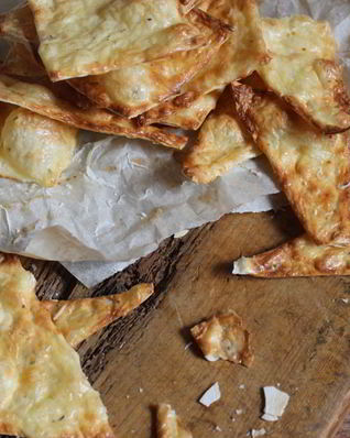 Сырные чипсы из лаваша