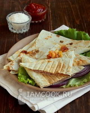 Треугольники из лаваша с ветчиной и сыром